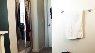 Mason Lear sneaks into the shower to suck Michael Staxs cock