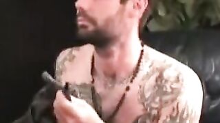 Amateur stud pumps stiff dick til cum eruption