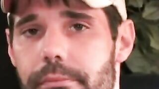 Amateur stud pumps stiff dick til cum eruption