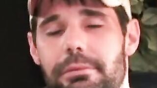 Amateur stud pumps stiff dick til cum eruption