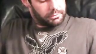 Amateur stud pumps stiff dick til cum eruption