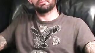 Amateur stud pumps stiff dick til cum eruption