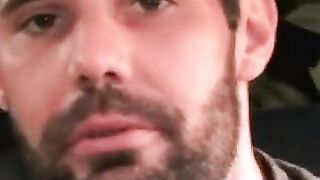 Amateur stud pumps stiff dick til cum eruption