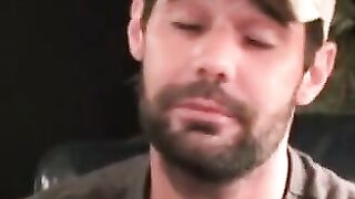 Amateur stud pumps stiff dick til cum eruption