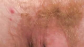 Rugged amateur hunk blows his load while jerking