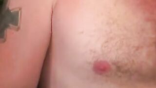 Rugged amateur hunk blows his load while jerking