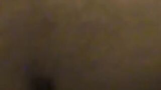 Deutsche MILF mit großen Titten verführt jungen Mann und bekommt Creampie