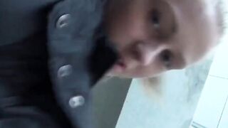 Blondine im Freien auf dem Parkplatz genommen!