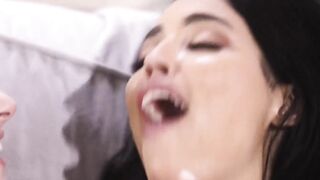 Natasha Nice cums hard on Vanessa Skyâs talented fingers