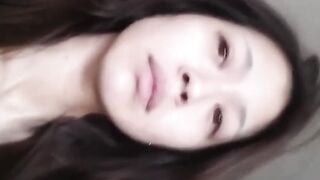 Witness nasty babe catch her piss in a clear container