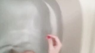 Witness nasty babe catch her piss in a clear container