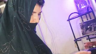 Hindi refugee desi pays asylum with tantric grind and sex. El Toro De Oro