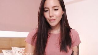 Petite women with angelic face shows you her amazingly hot booty