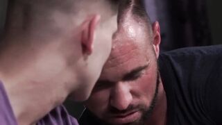Muscled perv Michael Roman devours skinny Austin Chapman