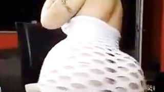 BootyStar Curves on Webcam Hoe 2