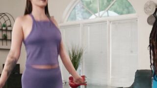 Stepmom Cali Sweets scissor Sky Wonderland during workout