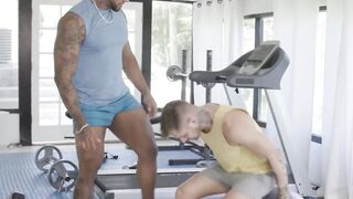 Zak Bishop gets hole training from muscular Fitness Papi
