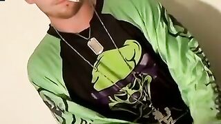 Str8Thugs.com - Two straight thugs jerking off their cocks and cumming together with