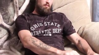 Bearded amateur uses both hands to cum hard