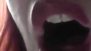 Rothaarige deutsche MILF bläst und fickt draußen