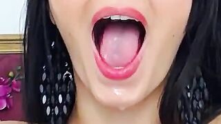 Stunning Euro Webcam Slut Masturbates To Orgasm