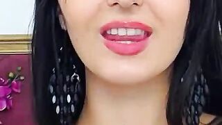 Stunning Euro Webcam Slut Masturbates To Orgasm