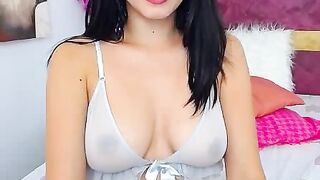 Stunning Euro Webcam Slut Masturbates To Orgasm