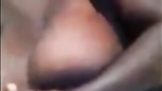 Ivoirienne sexy avec des gros seins à la webcam