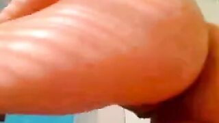 Big-Titted Latina on Webcam Hoe 2