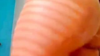 Big-Titted Latina on Webcam Hoe 2