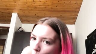 Thick White Girl Gives Epic Throatjob on Webcam