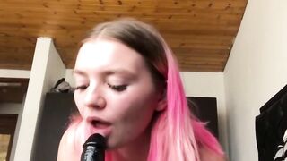 Thick White Girl Gives Epic Throatjob on Webcam