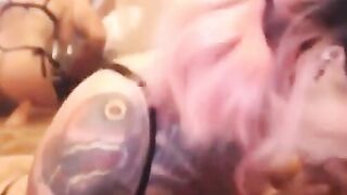 Tattooed Amateur Gives Blowjob on Webcam