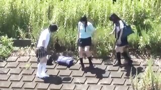 Urinating Asian women clueless of lusty secret lens