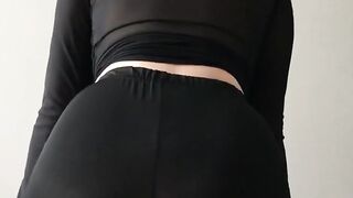 Großer Schwanz streckt Brünette bei intensivem Sex-Training