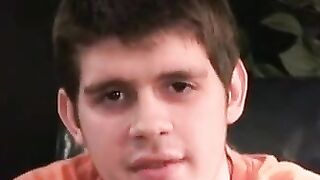 Amateur stud strips down and wanks hard to porn