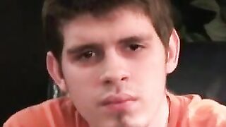 Amateur stud strips down and wanks hard to porn