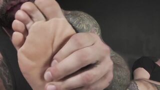 Two muscle hunks lick feet and jerk off together in lust