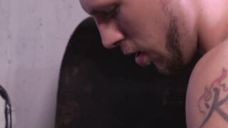 Two studs lose control in slow sensual bareback sex