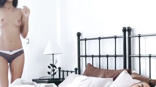 Alexa Tomas wakes stud with seductive moves for morning fuck