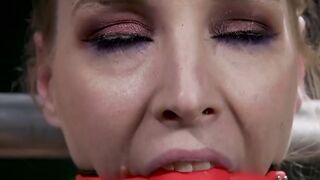 Delirious Hunter Submits To Aiden Starr