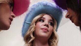 Slutty Taylor fans sharing big dick for concert tickets
