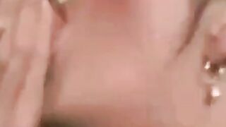 Deutsche MILF gibt Blowjobs für Gesichtsbesamung