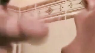 Deutsche MILF gibt Blowjobs für Gesichtsbesamung