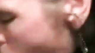 Deutsche MILF gibt Blowjobs für Gesichtsbesamung