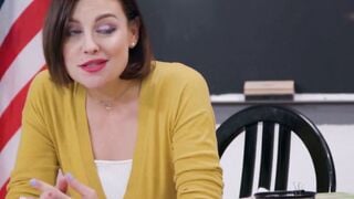Gianna Gem learns to eat pussy from stepmom Sovereign Syre Hoe 2