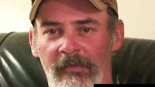 Bearded old dude shows off in sexy jerk session