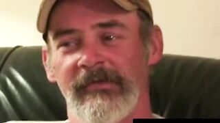 Bearded old dude shows off in sexy jerk session