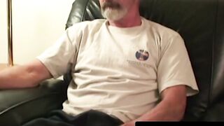 Bearded old dude shows off in sexy jerk session