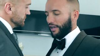 Buffed Donato Reyes reveals his cock and gives Emir Boscatto a memorable anal